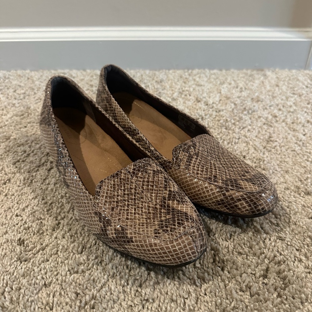 Clark’s Women’s Snakeskin Patterned Loafers